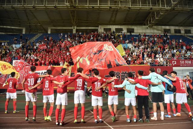 美记：快船没明确提到要裁掉保罗，可能等12月15日后再交易他