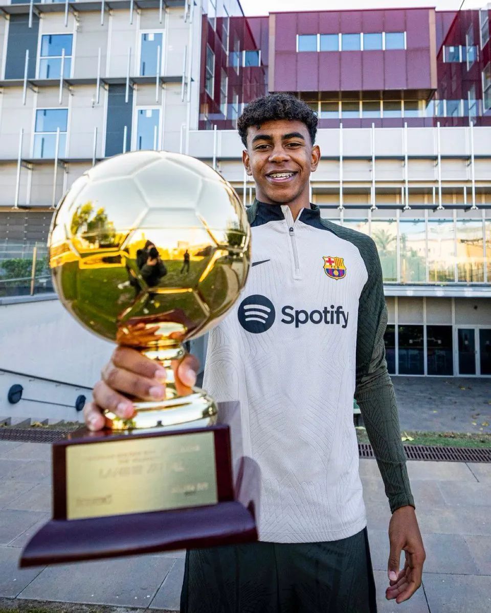 媒体人：邓涵文与云南玉昆更接近，重庆和铁人也有想法