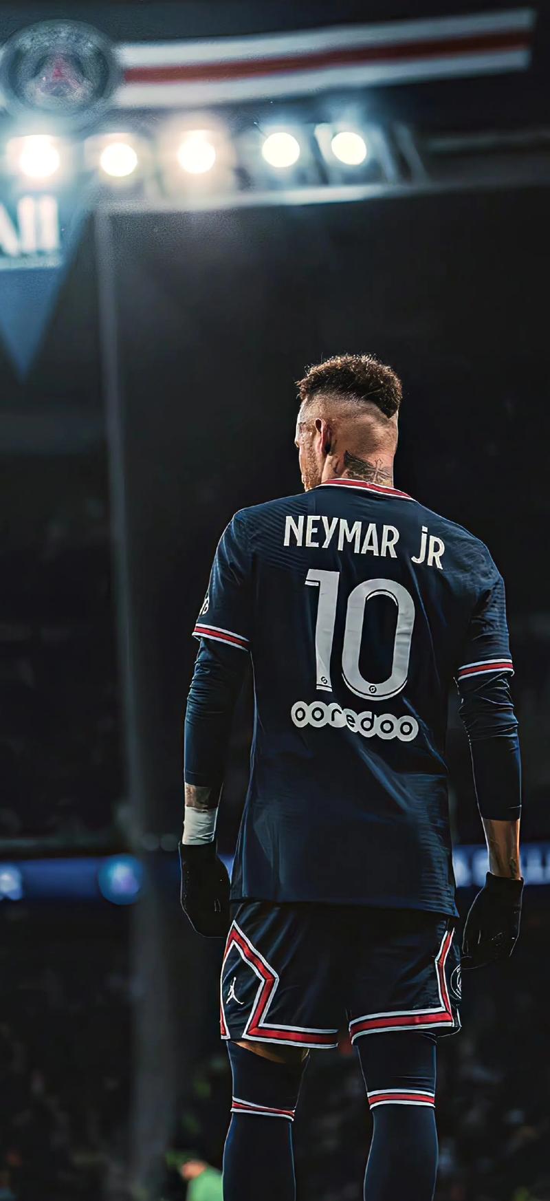 利物浦年轻中场莫顿：里昂中场引援的主要目标